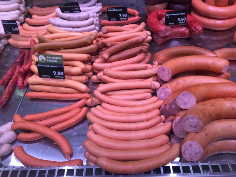 charcuterie-REGUSSE-min_sausages_meat_butchery-1069321